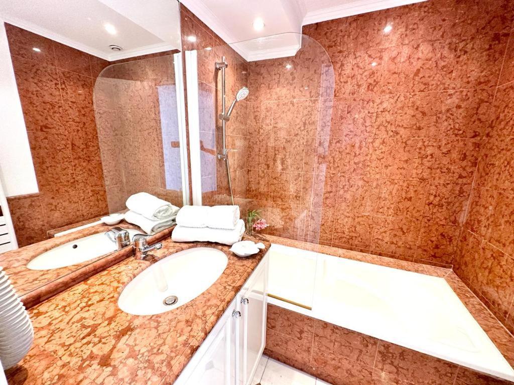 Panoramic Sea View Penthouse With Jacuzzi And 450 Sqm Terrace Apartment Antibes Exterior photo