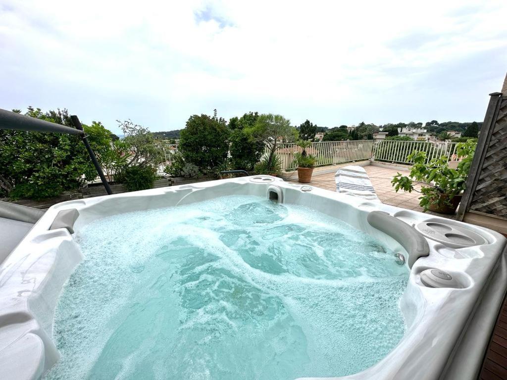 Panoramic Sea View Penthouse With Jacuzzi And 450 Sqm Terrace Apartment Antibes Exterior photo